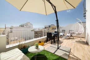 Sunlit Stylish Penthouse with Hot Tub - Close to Sliema Promenade, St Julian's & St Georges Bay